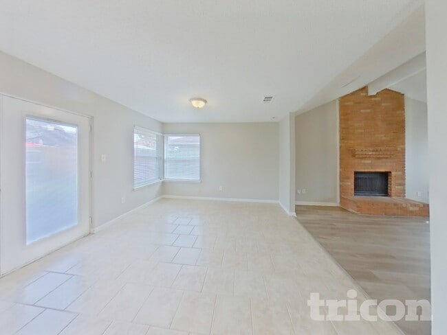 Photo - 2674 Steppington St