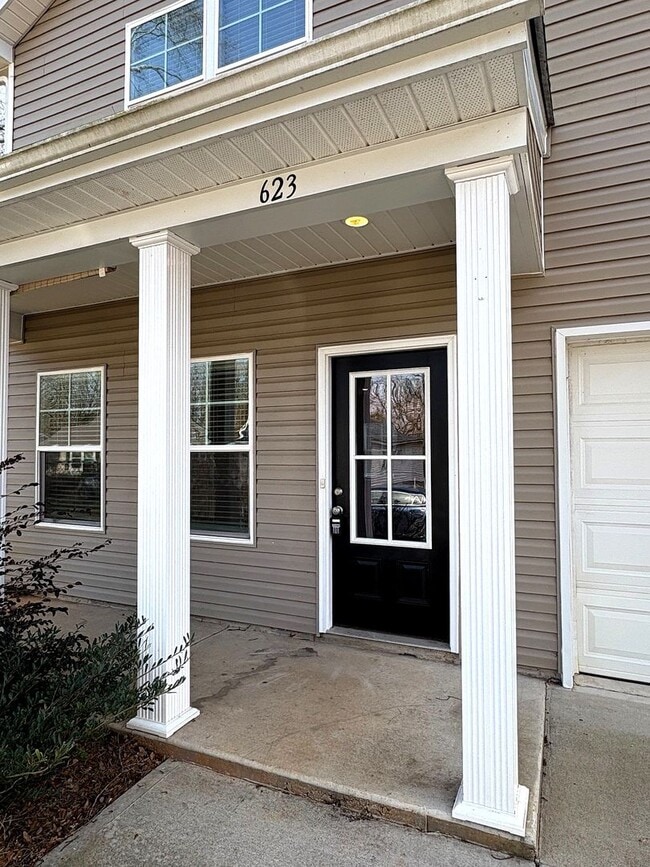 Photo - Beautiful 3BR 2.5BA Home w/ Full Appliance Kitchen • Garage Parking in Shelby