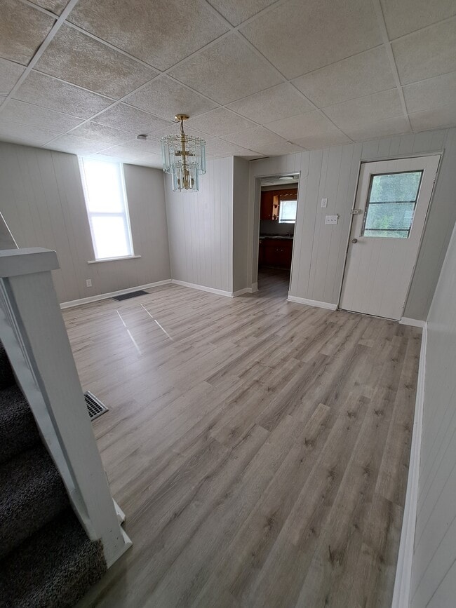 Photo - 1049 Nelson Ave