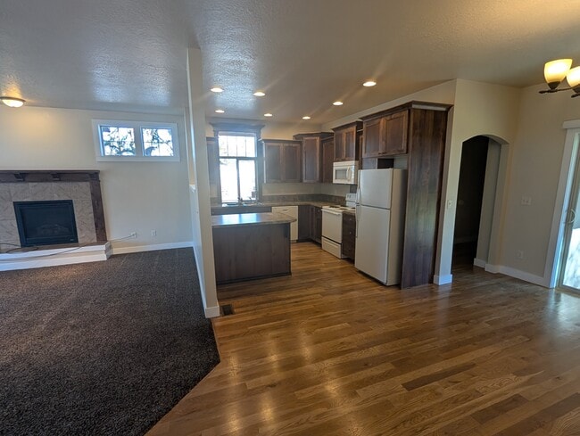 Photo - 400 S Curtis Rd