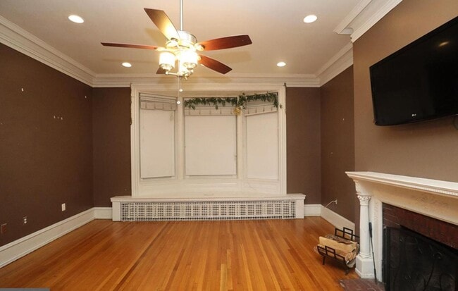 Building Photo - 1608 Spruce St Unit 2