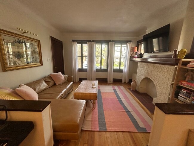 Living Room - 997 Nottingham Rd Unit 997 Nottingham -1 South