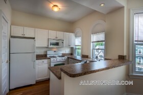 Building Photo - 55 Ashford St