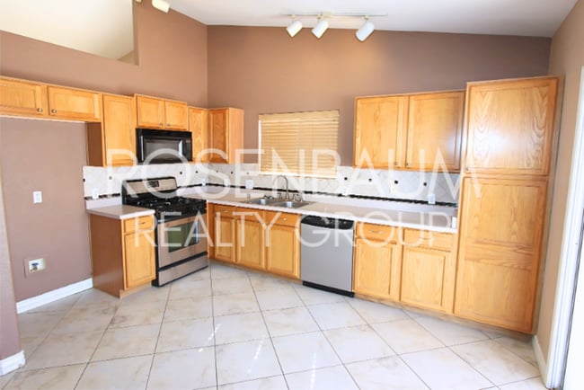 Photo - Charming 4-beds, 2-baths home in Wildflowe...