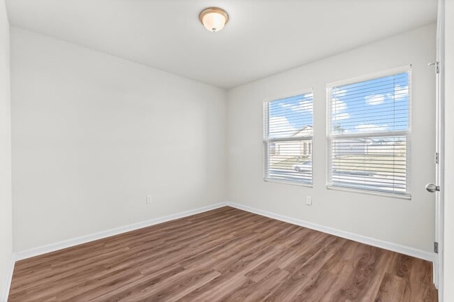 Photo - 698 Whispering Creek Ave