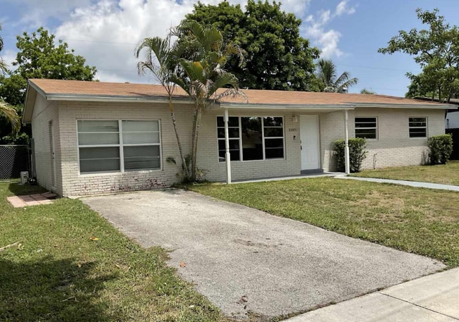 Building Photo - 10005 SW 166th St Rental