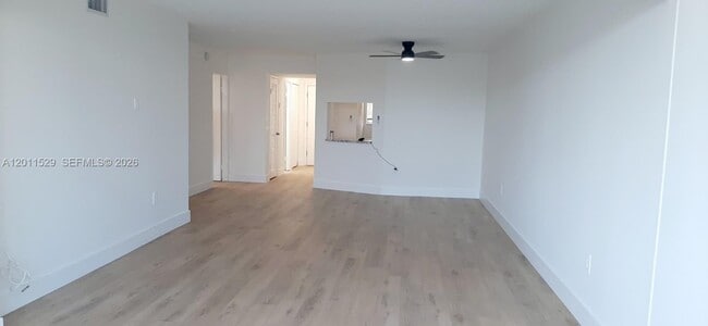Building Photo - 1750 NE 191st St Unit 508-2