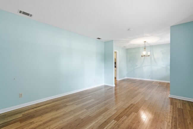 Building Photo - 65 S Cromwell Rd