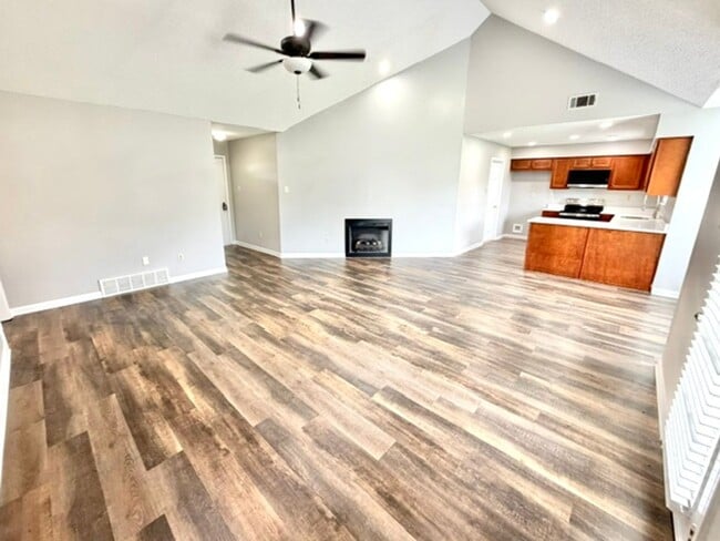 Photo - OakHurstDr6562 Unidad 1