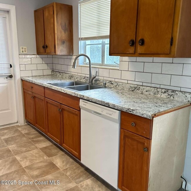 Photo - 1047 Japonica Ln
