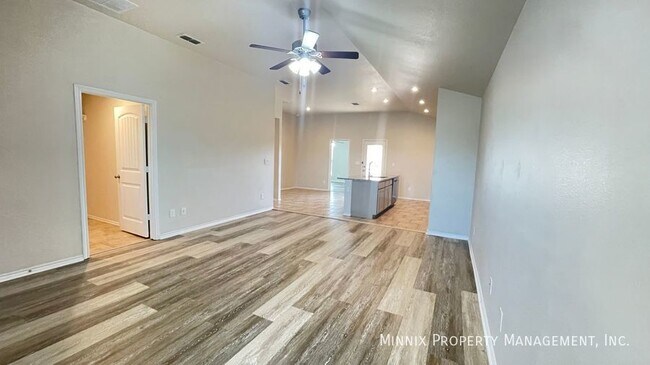 Photo - 2118 143rd St