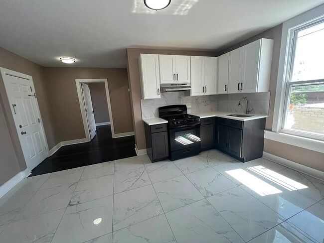 Building Photo - 25-27-27 Ryle Ave Unit 3