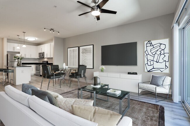 800 Carlyle