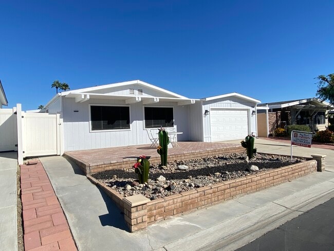 Building Photo - 73240 Adobe Springs Dr