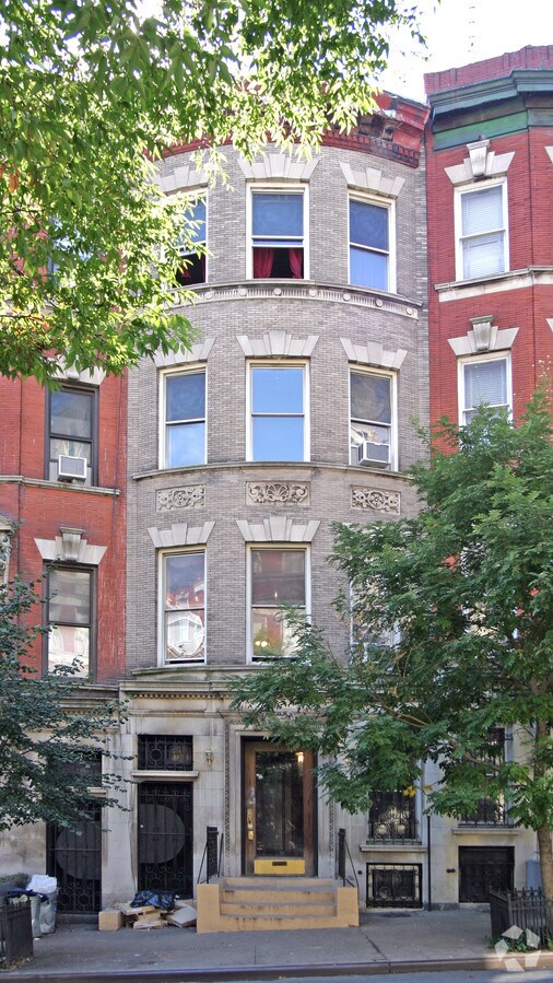 Photo - 472 W 141st St Apartments