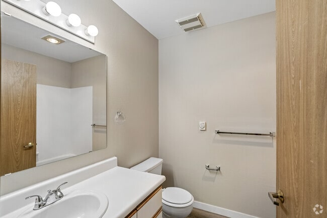 Studio - 462SF - Bathroom
