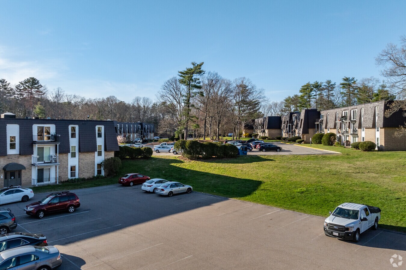 Edificio alternativo - Shadowbrook Condominiums