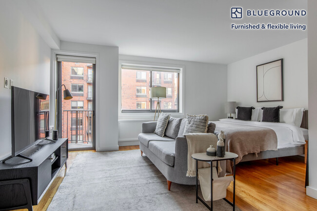 Building Photo - 101 W 15th St Rental