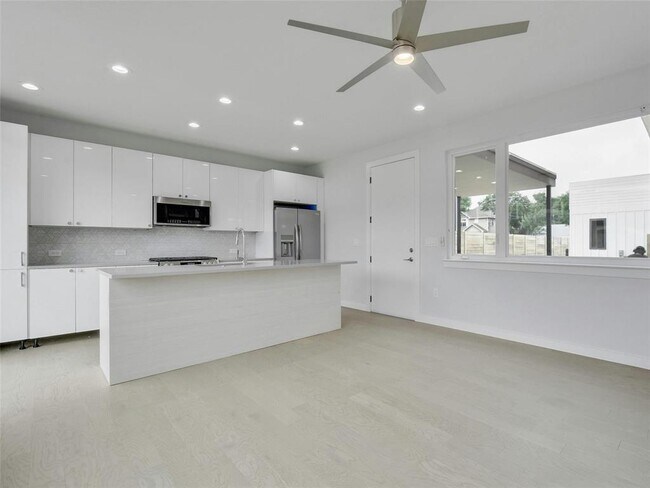 313 Blackson Ave Unit B