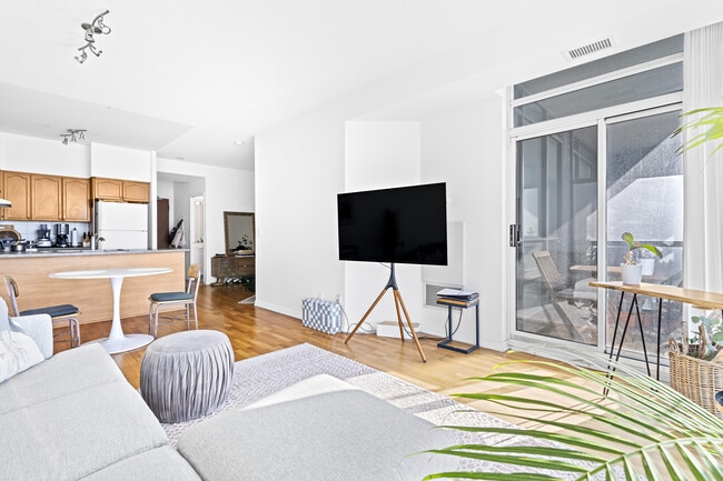 Photo - 219 Fort York Blvd