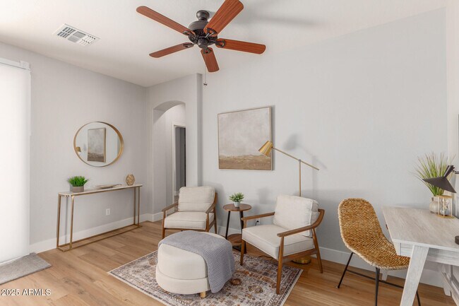 Photo - 3725 E Meadowview Dr