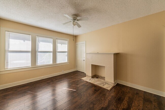 Photo - 327 Eleanor Ave Unit 01