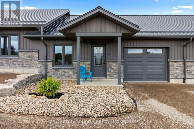 Photo - 18 Maple Golf Crescent