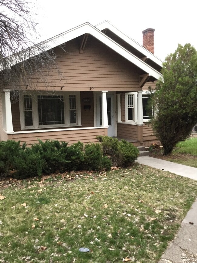 3 bed/1 bath house - 3 bed/1 bath house