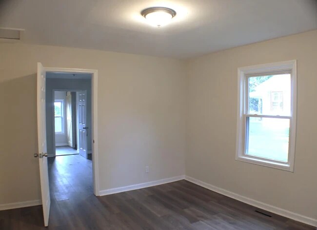 Photo - 947 Birch St