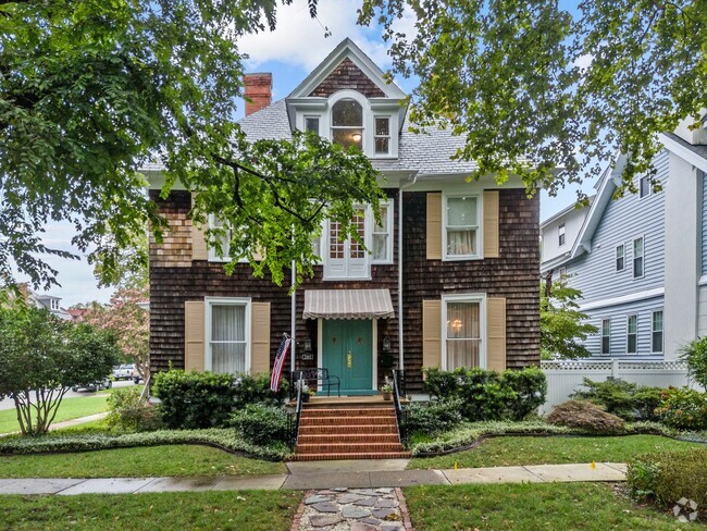 Building Photo - Timeless Ghent Home features charm and ele... Unit 1301 Stockley Gardens #1