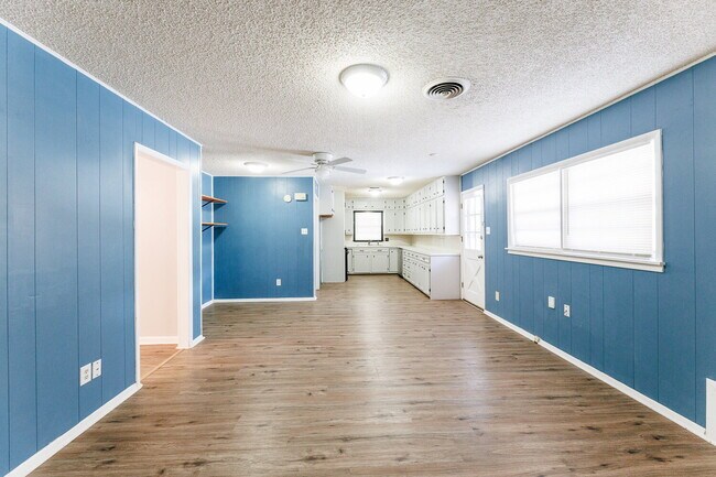 Photo - Wonderful 3/2/2 for Rent!