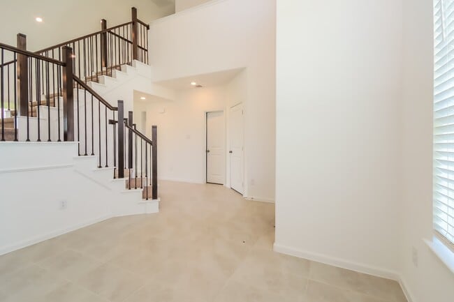 Photo - 9451 Vis Fls Trce