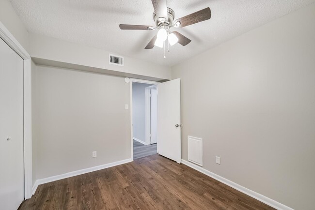 Building Photo - 1320 Barak Ln