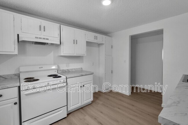 Photo - 3904 Seneca St Unit A