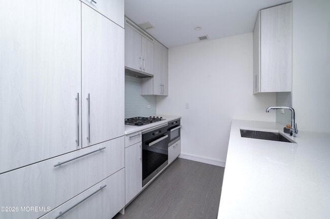 Photo - 15 Morris Ave Unit 405