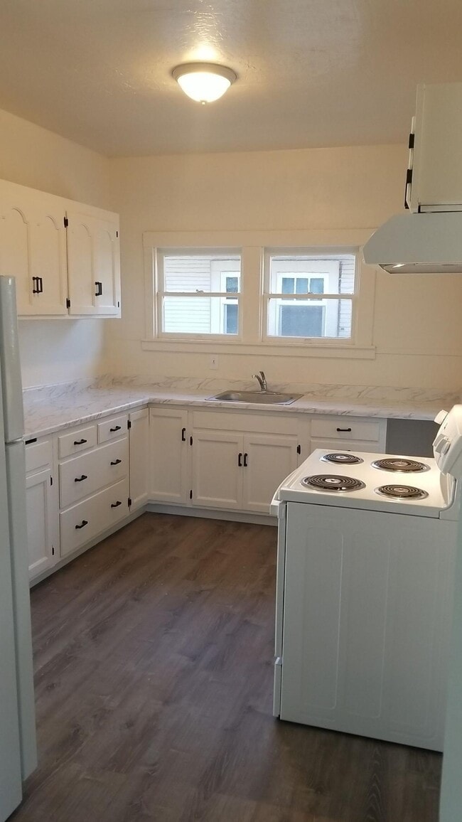 Kitchen - 102 N 14th St