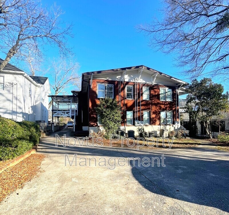 Photo - 405 Bradley St