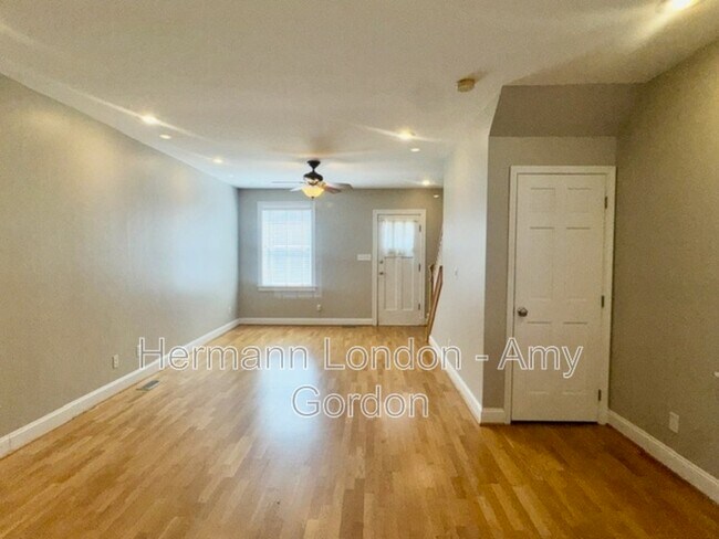 Photo - 2145 Victor St