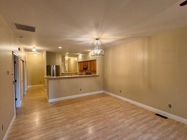 Building Photo - 2120 Mead Ln Rental