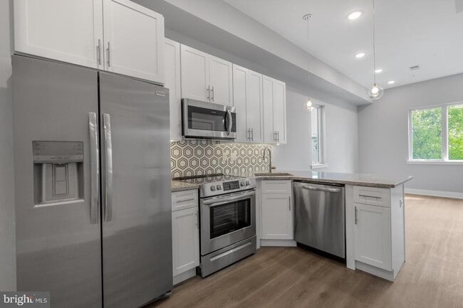 Building Photo - 2119 N Front St Unit 302