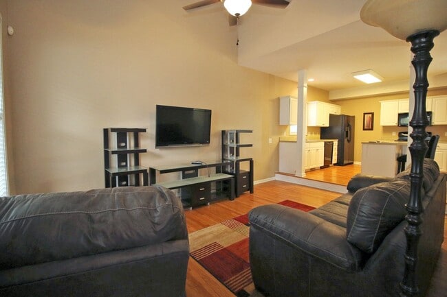 Photo - 1013 Pine St