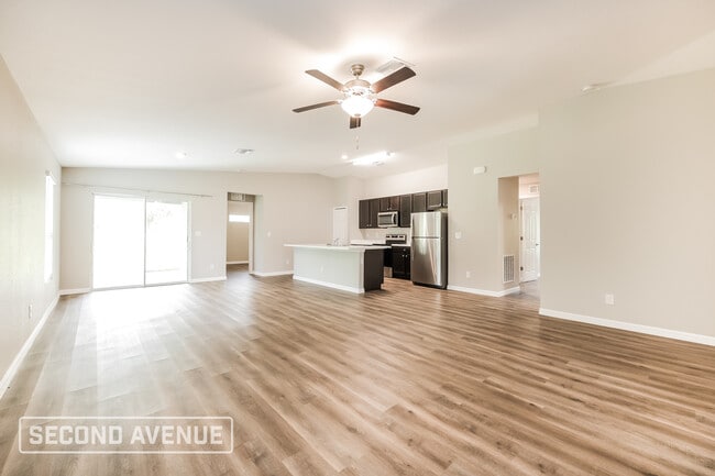 Photo - 494 Hoffer St