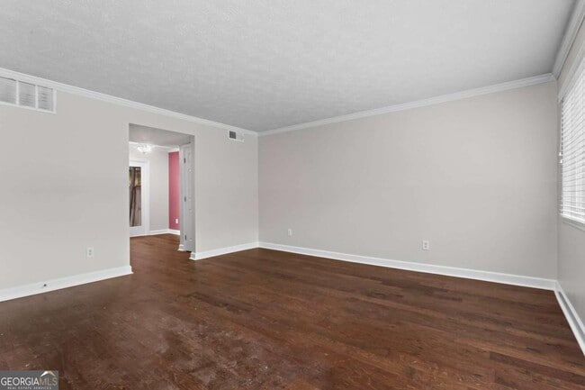 Photo - 120 Biscayne Dr NW