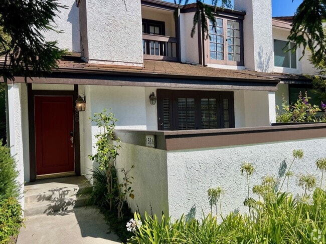Building Photo - 1586 Palisades Dr Rental