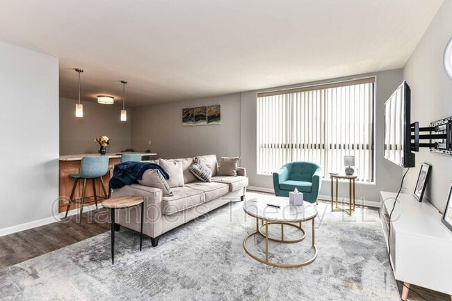 Building Photo - 2016 N Adams St Unit 712 Rental