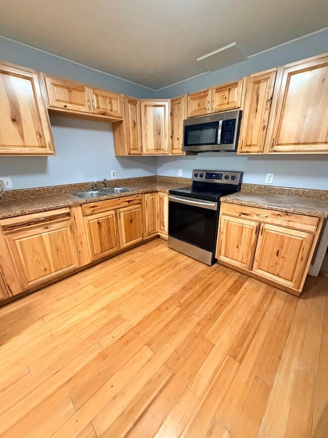 Photo - 5 Bedroom, 2.5 Bathroom house, Super convenient location! Arden