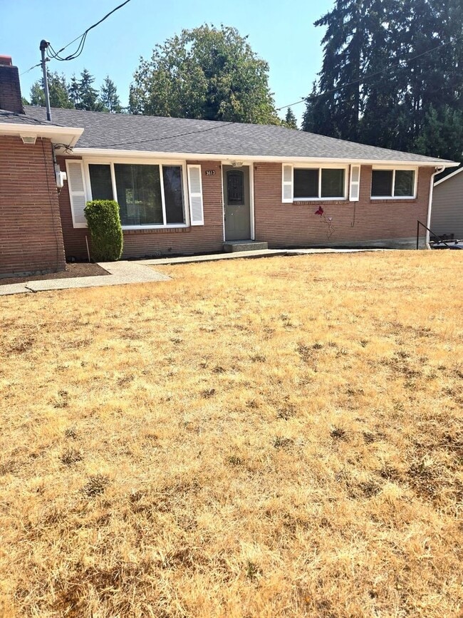 Photo - 3613 Grandview Dr W