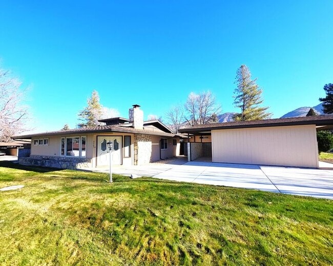 Photo - Beautiful 2 Bedroom / 2 Bath Bungalow Next to Hidden Valley Golf Club with Large Private Patio, N...