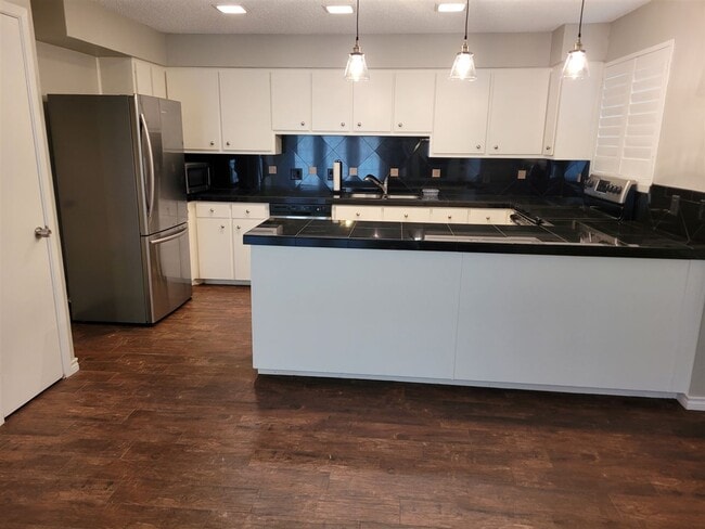 Photo - 200 Full Moon