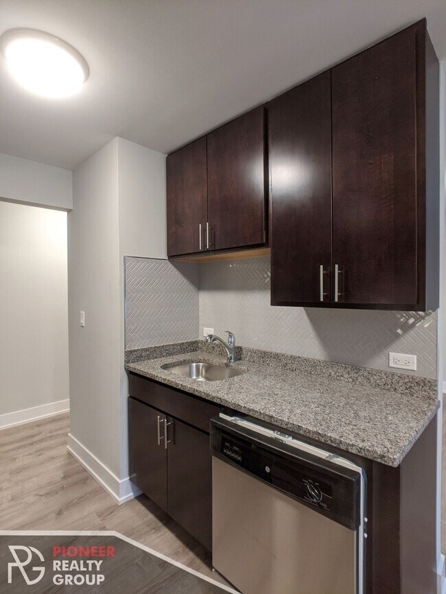 Photo - 510 W Surf St Unit 3